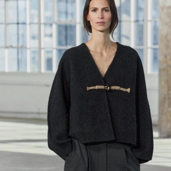 NWT ZARA SHORT KIMONO STYLE KNIT CARDIGAN WITH TOGGLES XS-S - Picture 1 of 8